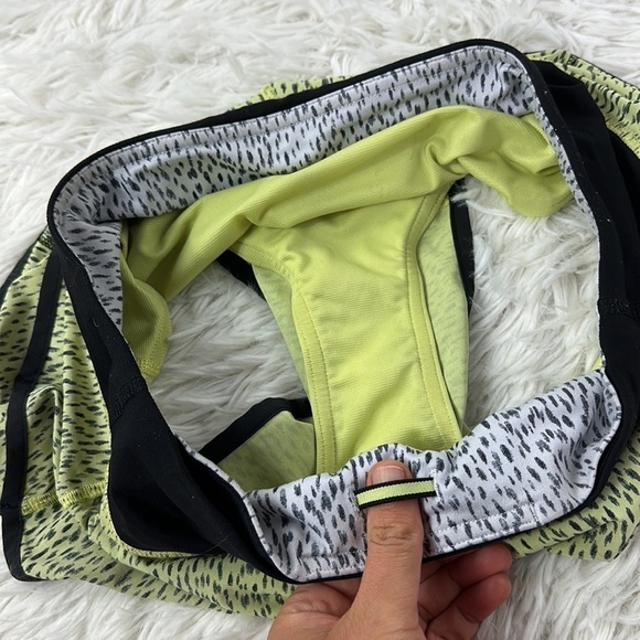 Lululemon Run: Speed Short *4-way Stretch Dottie Dash Clarity Yellow Black Black - Picture 3 of 6